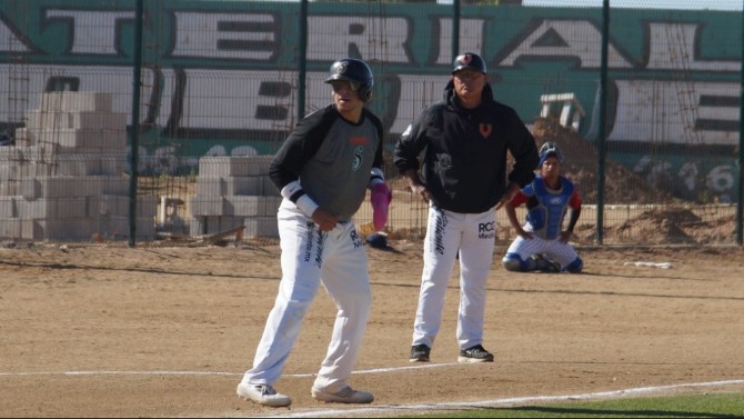 Tiburones de Puerto Peñasco dividió la serie ante Vaqueros de Maneadero